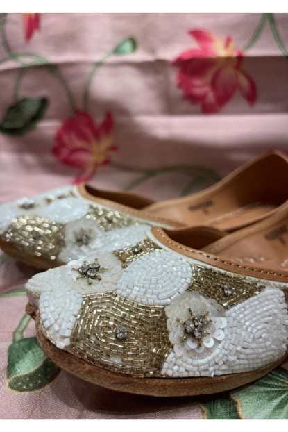 Off-White hand crafted Pure Leather Jutti