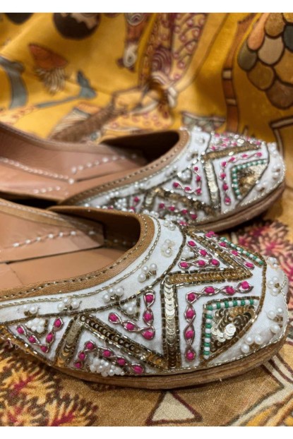 White color Jutti in hand-crafted Thread & Tari work