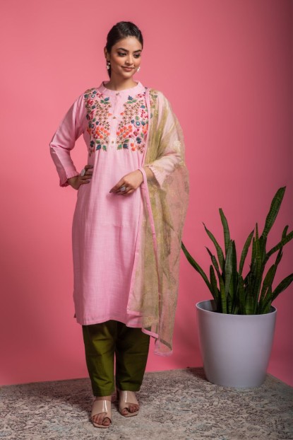 Baby Pink thread work Kurti with soft net Dupatta & Pants