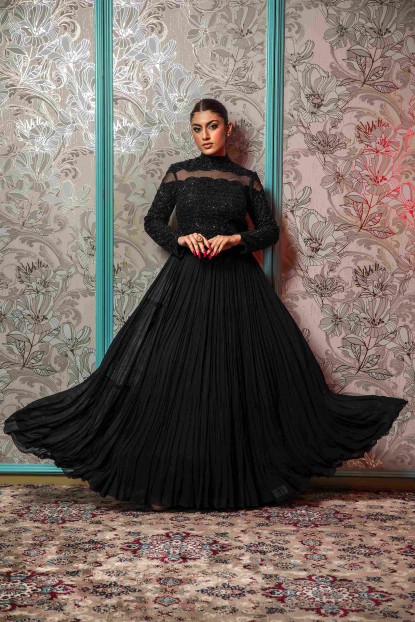 Heavy Black Gown in Chinnon