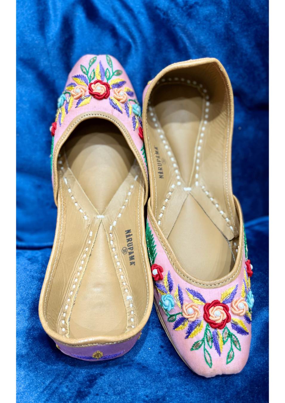 Pink color Jutti in Thread work