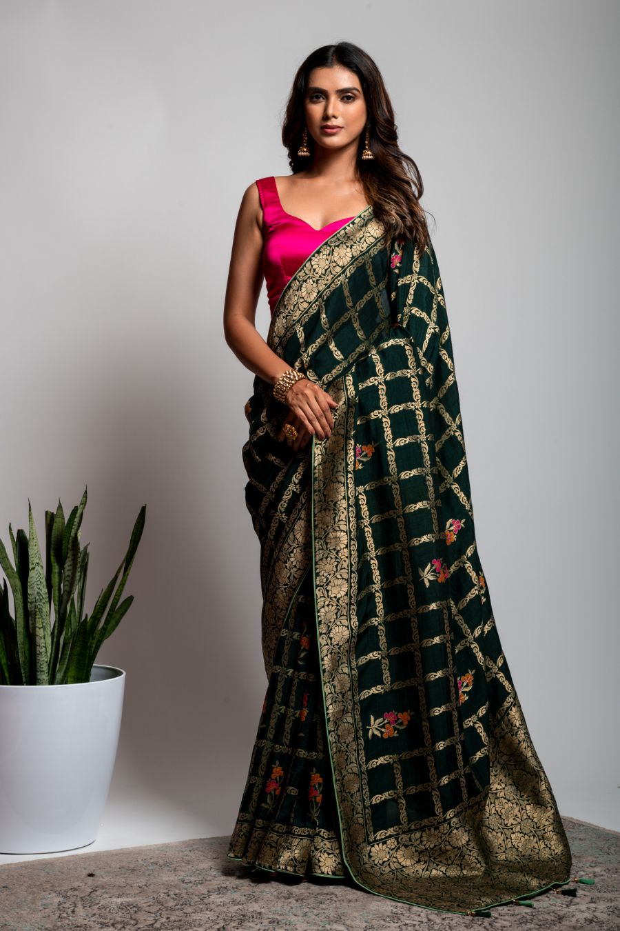 Dola Silk Saree in Z Green color